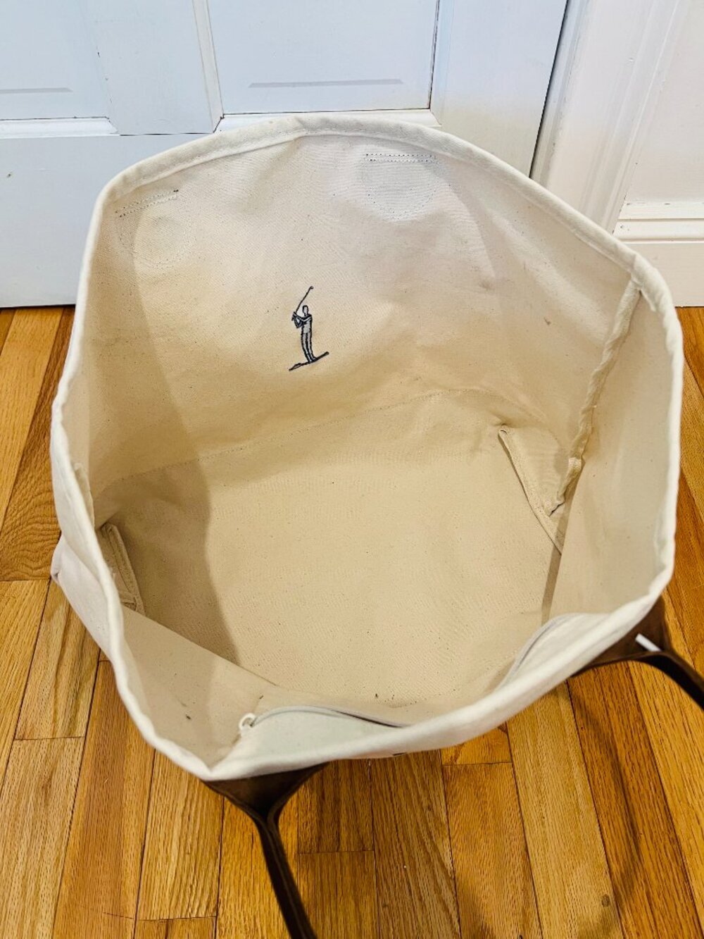 Vineyard Vines Golf Tote Bag with Leather Handles - Picture 7 of 16